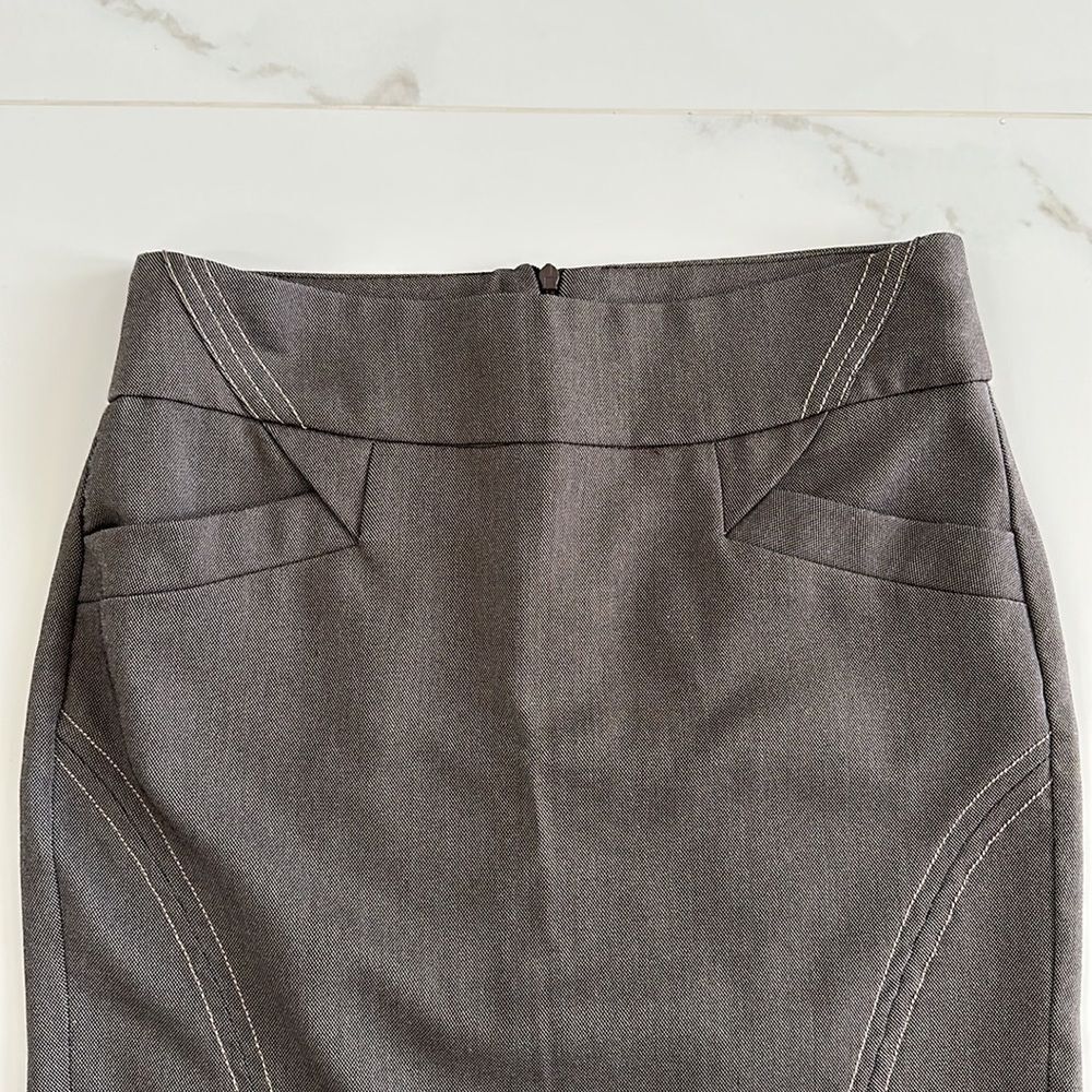 XOXO Brown Pencil Skirt Knee-Length Back Slit Sz 0 HIGT WAIST - Picture 2 of 11